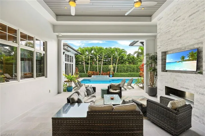 425 Harbour Dr, Naples, Florida 34103