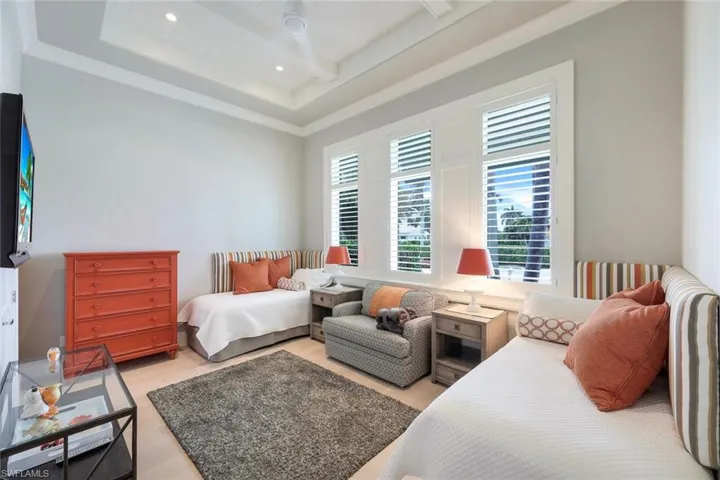 425 Harbour Dr, Naples, Florida 34103