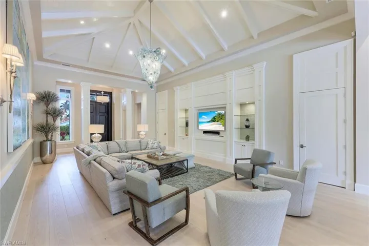 425 Harbour Dr, Naples, Florida 34103