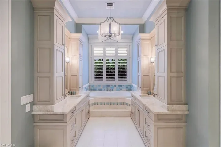 425 Harbour Dr, Naples, Florida 34103