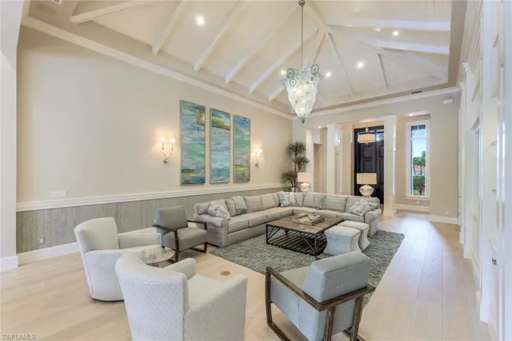 425 Harbour Dr, Naples, Florida 34103