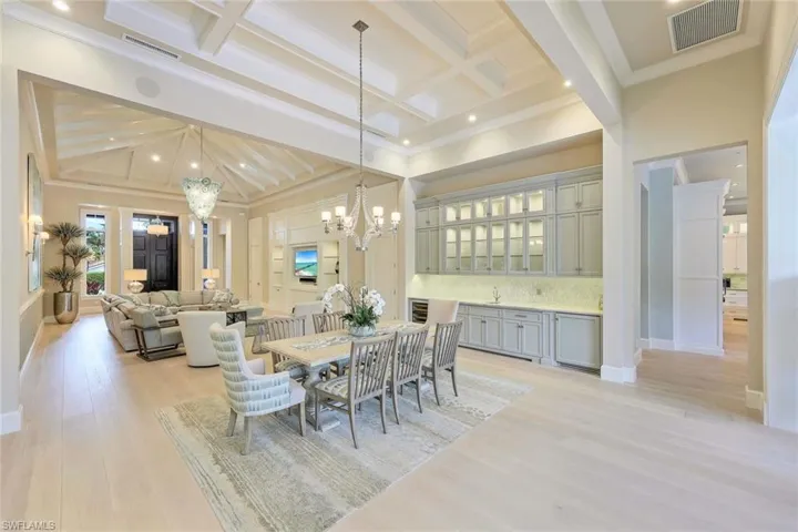 425 Harbour Dr, Naples, Florida 34103
