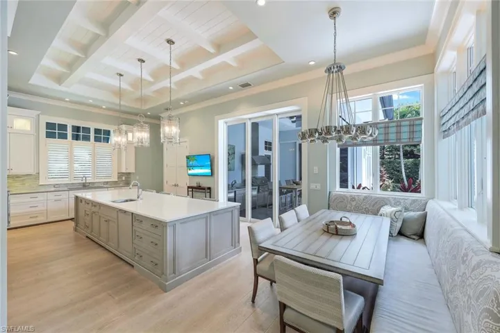 425 Harbour Dr, Naples, Florida 34103