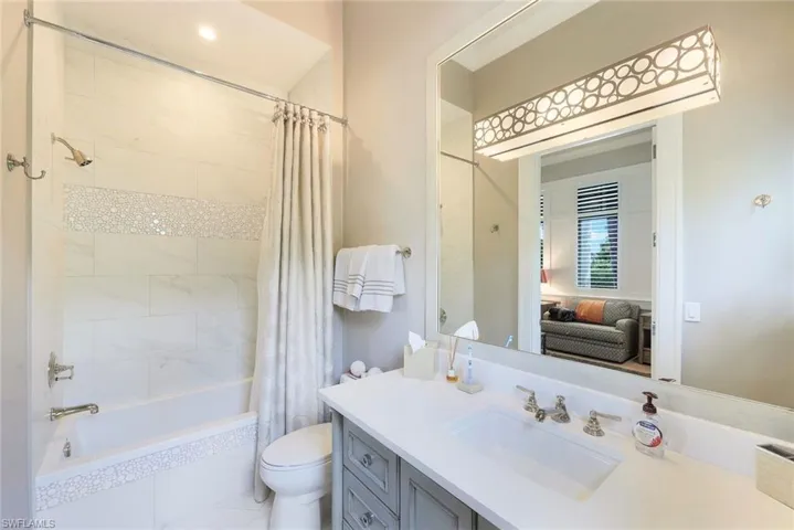 425 Harbour Dr, Naples, Florida 34103