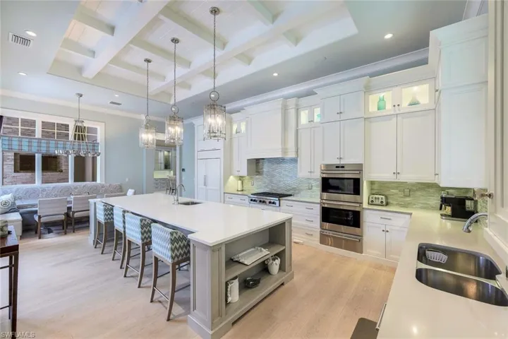 425 Harbour Dr, Naples, Florida 34103