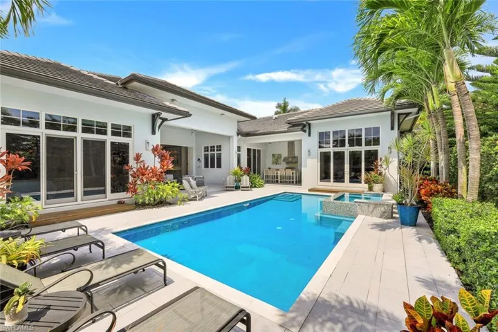 425 Harbour Dr, Naples, Florida 34103