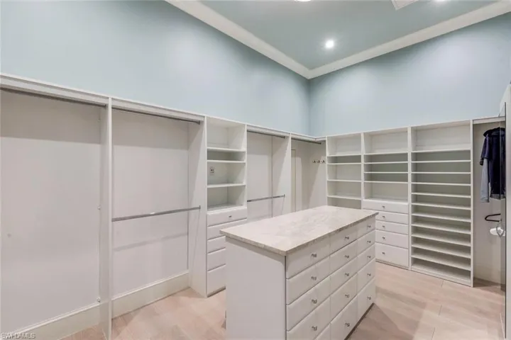 425 Harbour Dr, Naples, Florida 34103