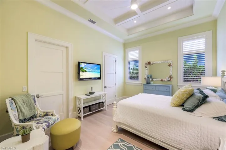 425 Harbour Dr, Naples, Florida 34103