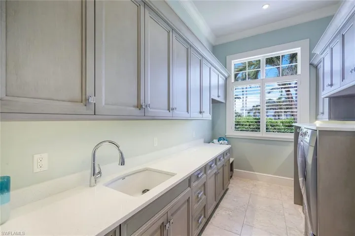 425 Harbour Dr, Naples, Florida 34103