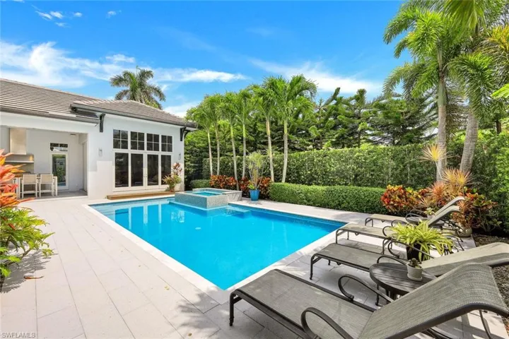 425 Harbour Dr, Naples, Florida 34103