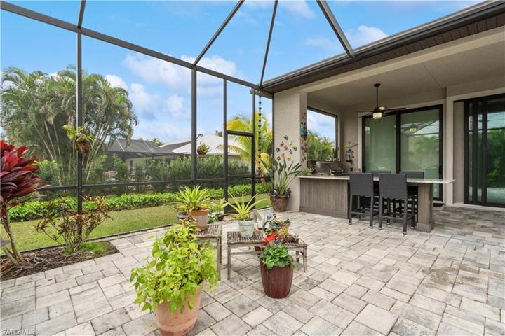 Lanai with view of kitchen bar area