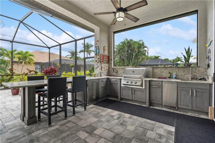 Full outdoor kitchen