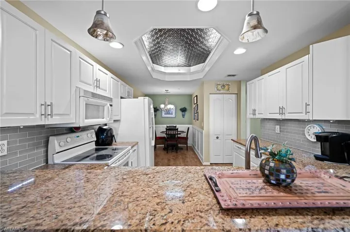 14815  Laguna  DR, Fort Myers, FL 33908