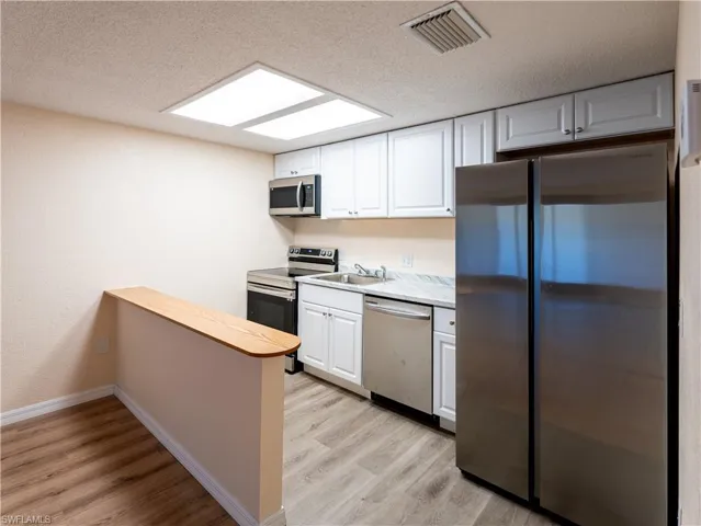 5220  Treetops  DR, Naples, FL 34113