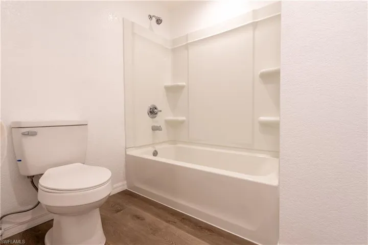 5220  Treetops  DR, Naples, FL 34113