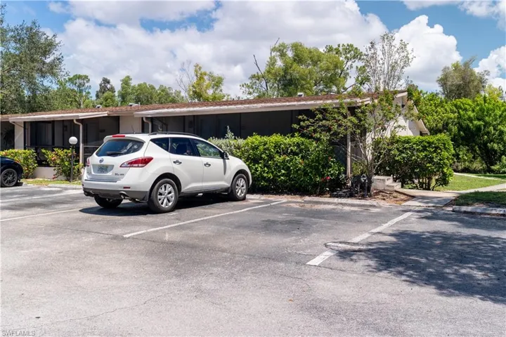 5220  Treetops  DR, Naples, FL 34113