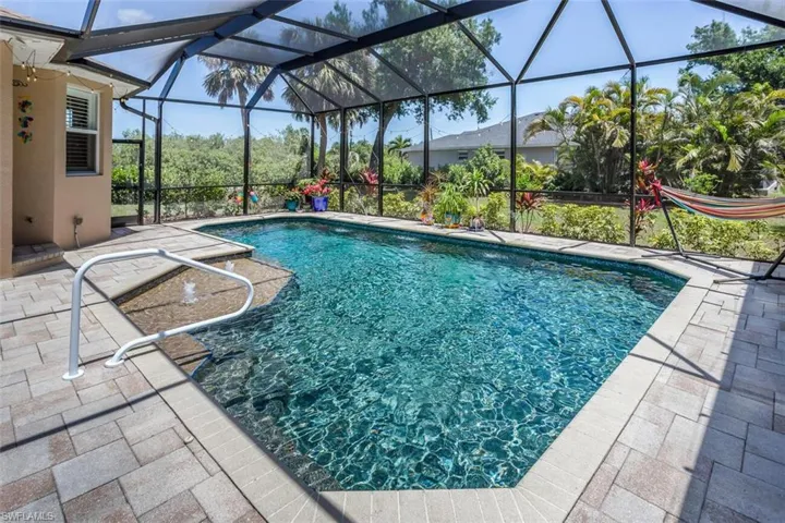 Pool w/ sun shelf, fenced side yard