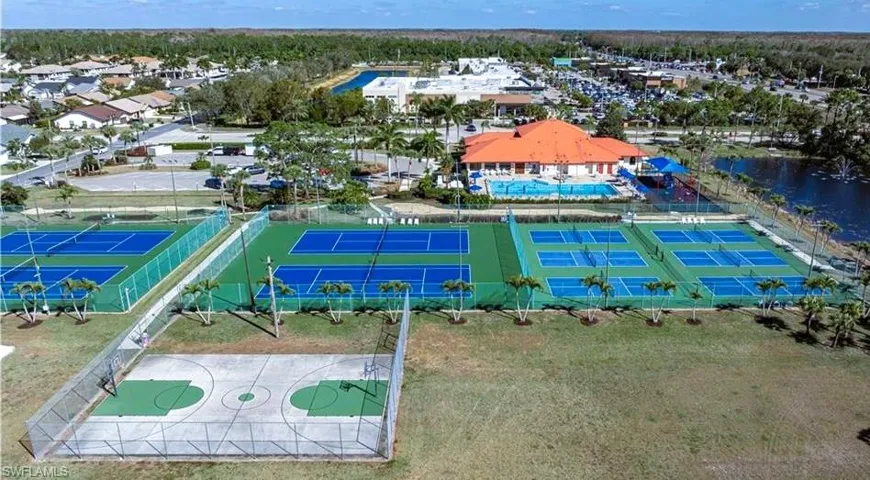 COMMUNITY / COURTS