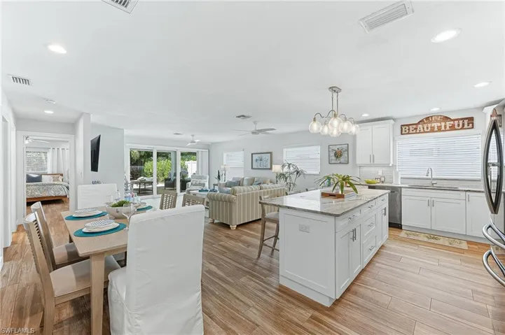 737 91st Ave N, Naples, Florida 34108