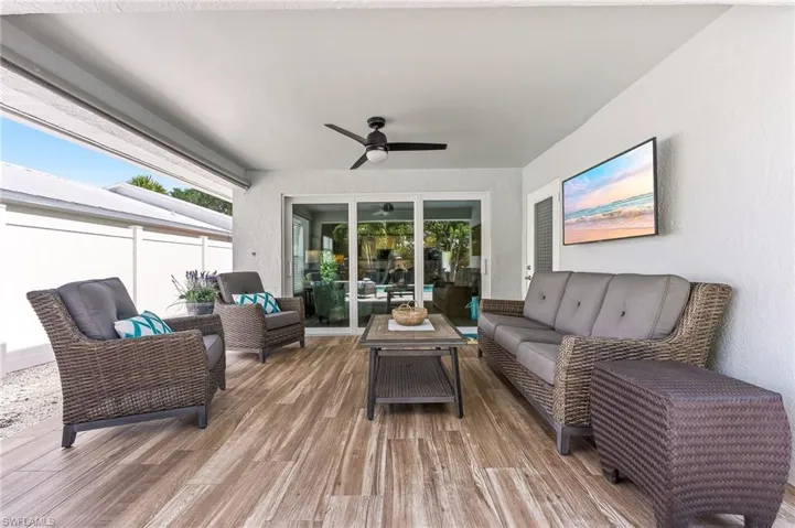 737 91st Ave N, Naples, Florida 34108