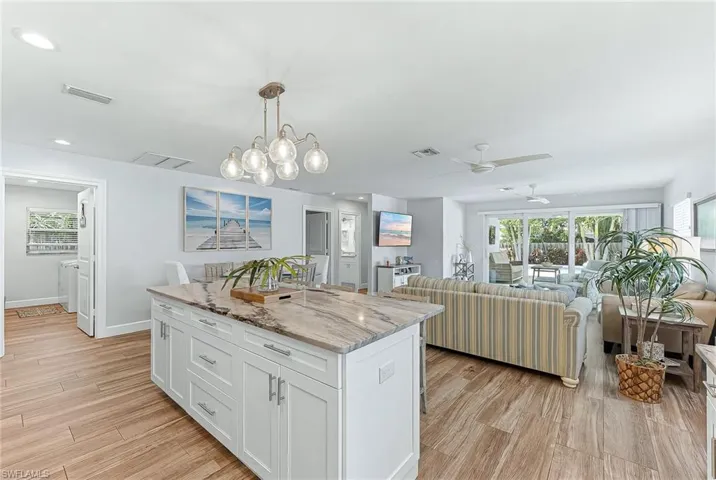 737 91st Ave N, Naples, Florida 34108