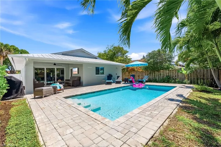 737 91st Ave N, Naples, Florida 34108