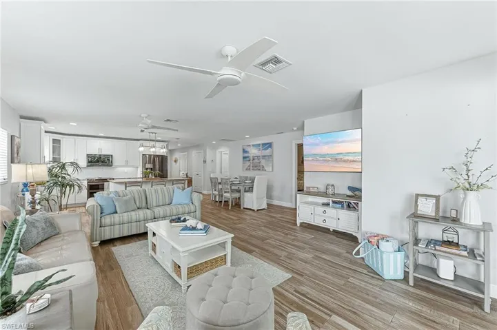 737 91st Ave N, Naples, Florida 34108