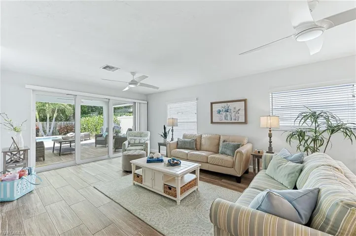 737 91st Ave N, Naples, Florida 34108