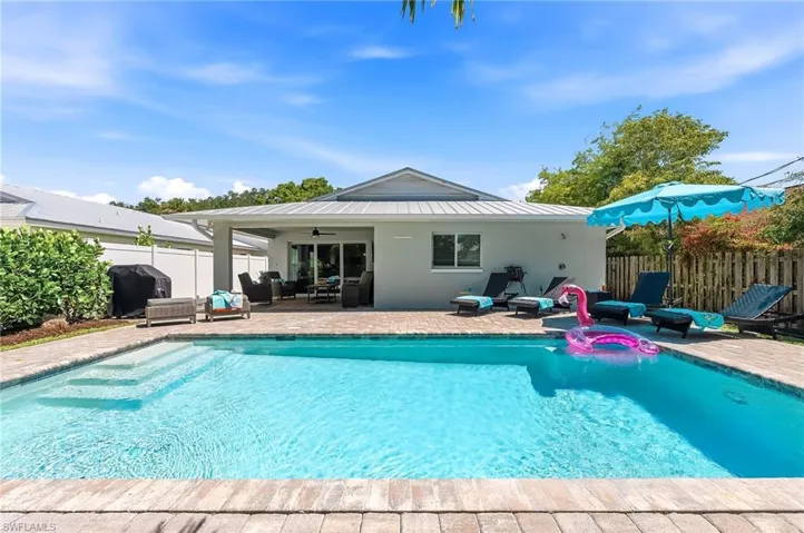 737 91st Ave N, Naples, Florida 34108