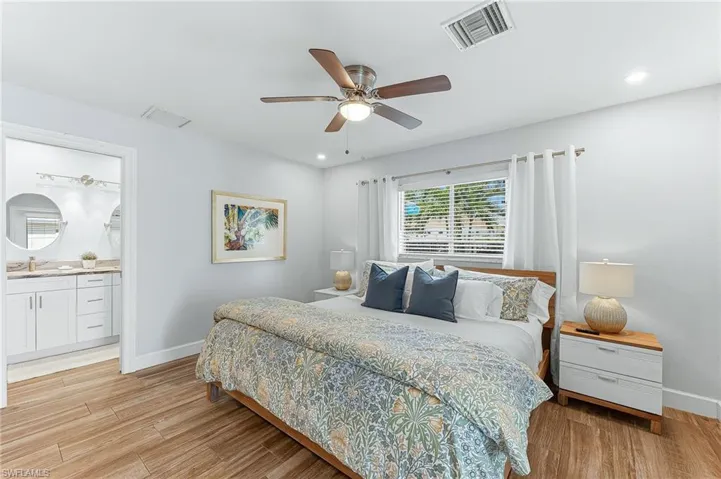 737 91st Ave N, Naples, Florida 34108