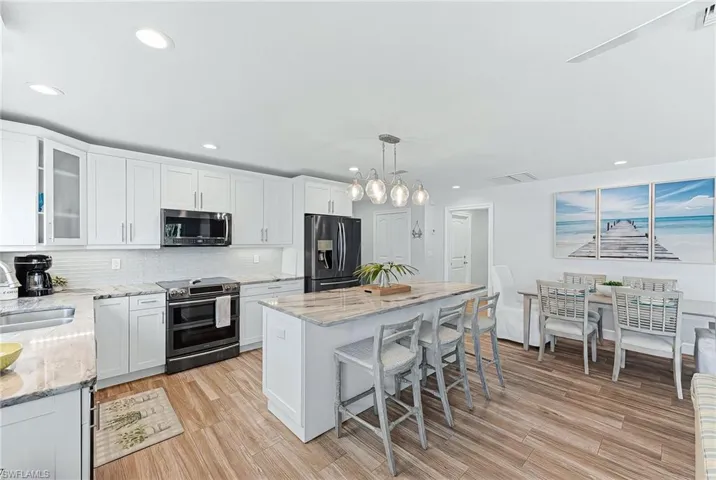 737 91st Ave N, Naples, Florida 34108