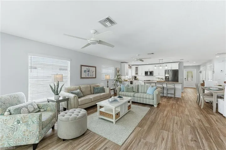 737 91st Ave N, Naples, Florida 34108