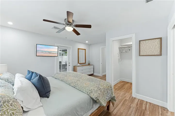 737 91st Ave N, Naples, Florida 34108