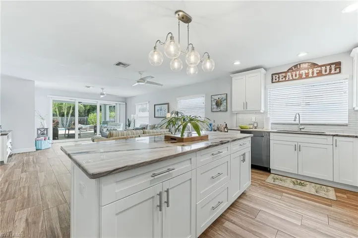 737 91st Ave N, Naples, Florida 34108
