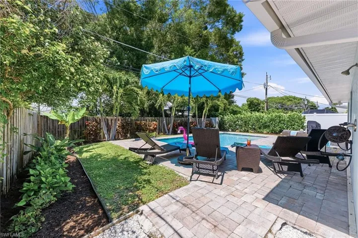 737 91st Ave N, Naples, Florida 34108