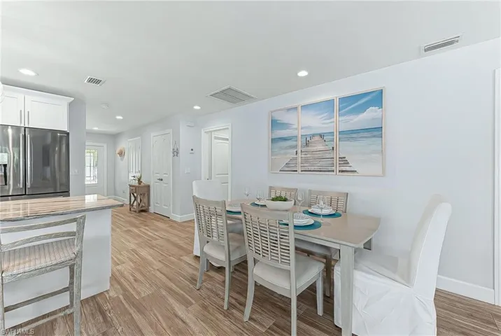 737 91st Ave N, Naples, Florida 34108