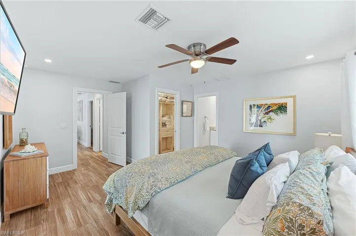 737 91st Ave N, Naples, Florida 34108