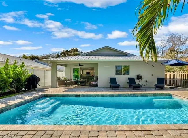 737 91st Ave N, Naples, Florida 34108