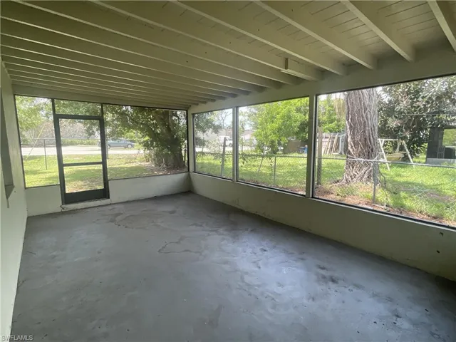 Screened in rear lanai
