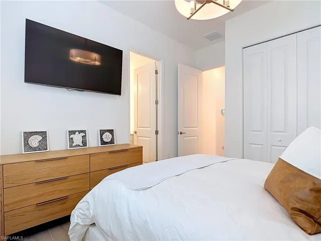 Bdrm2 w Ensuite Bath