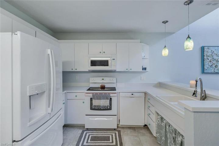 Can't go wrong with a totally white kitchen!