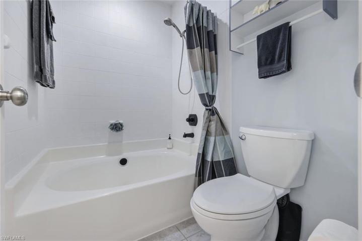 1st floor primary bathroom, updated fixtures!