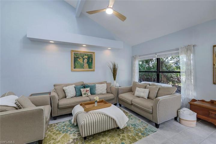 Large Open Living Space w/ Vaulted ceiling!
