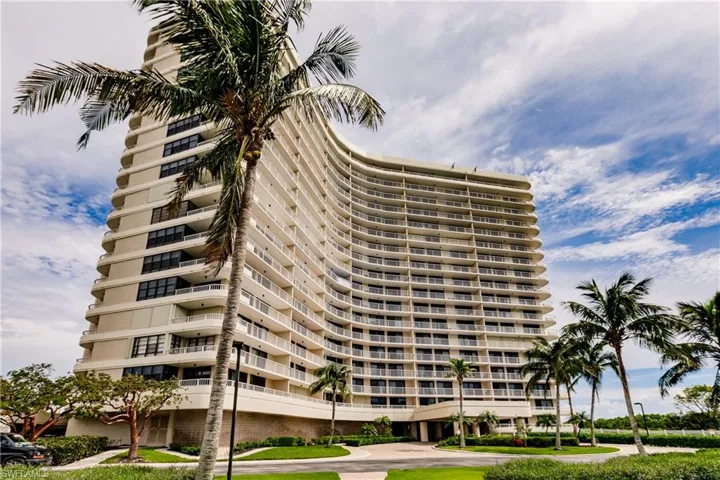 View of apartment building / complex