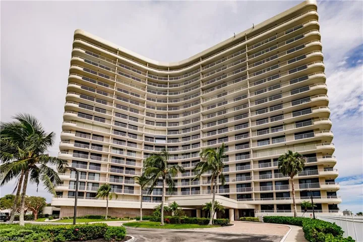 View of apartment building / complex