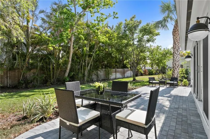 17  Knights Bridge  RD, Naples, FL 34112