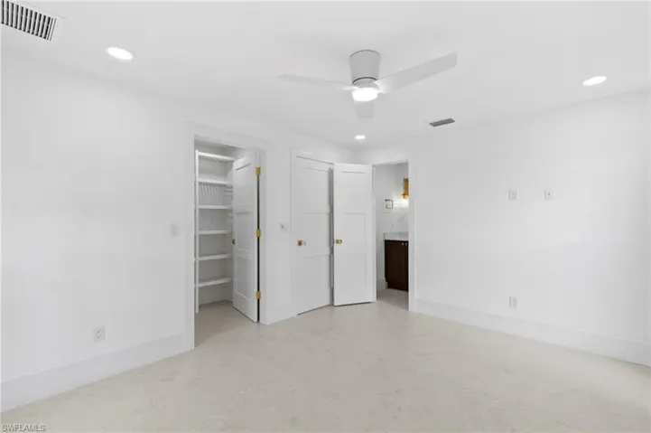 17  Knights Bridge  RD, Naples, FL 34112