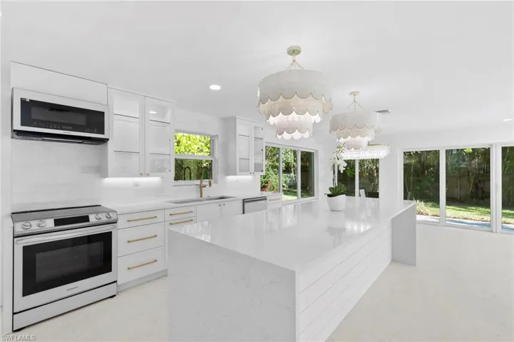 17  Knights Bridge  RD, Naples, FL 34112