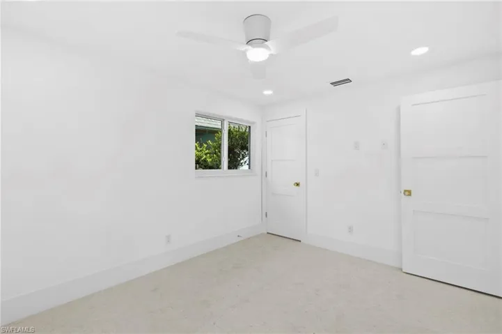 17  Knights Bridge  RD, Naples, FL 34112