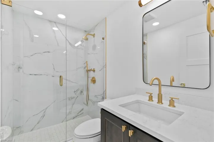17  Knights Bridge  RD, Naples, FL 34112